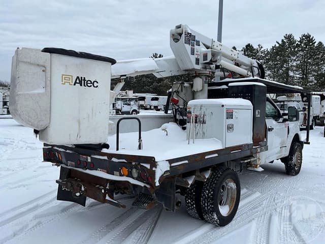 Image of Ford F-550 equipment image 4