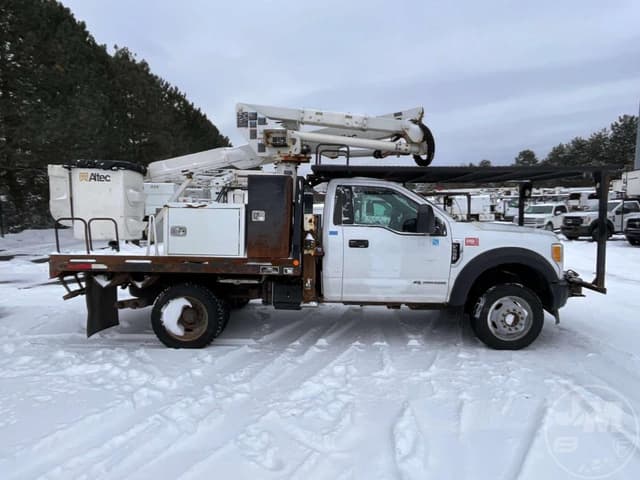 Image of Ford F-550 equipment image 3