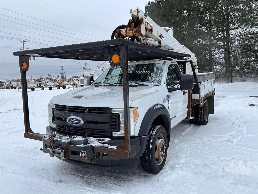 Image of Ford F-550 Primary image