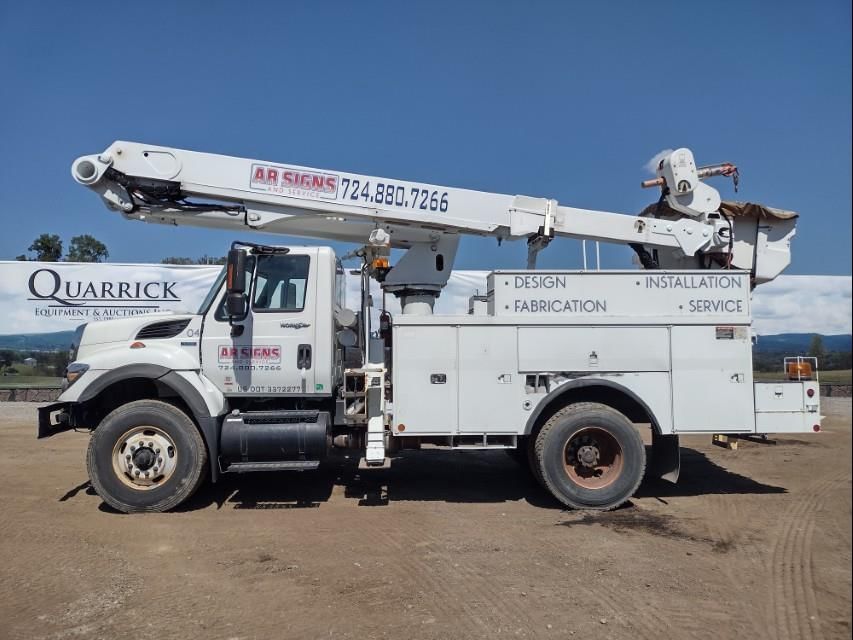 2009 International 7400 Equipment Image0