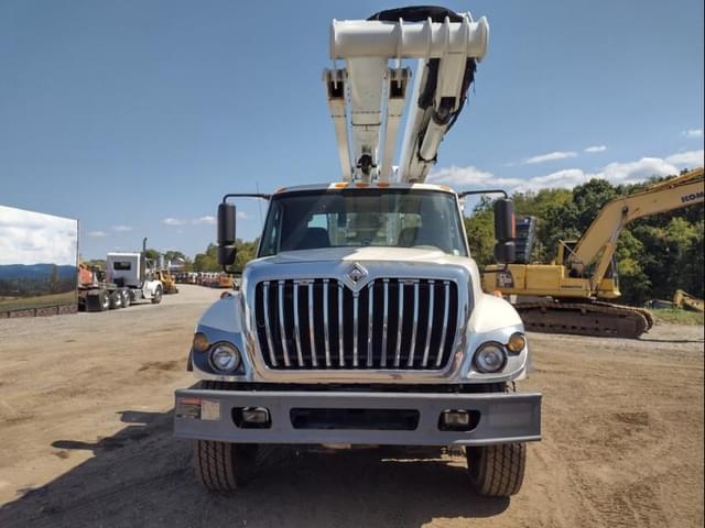 Image of International 7400 equipment image 1