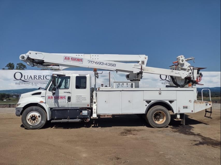 2008 International 4300 Equipment Image0