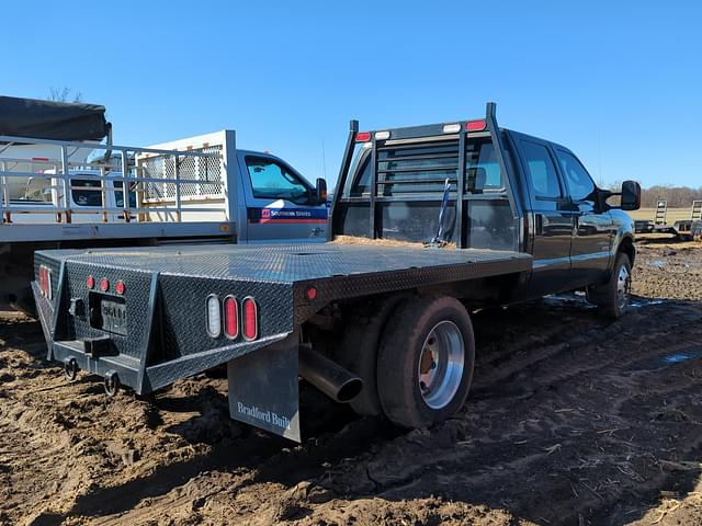 Image of Ford F-550 equipment image 3