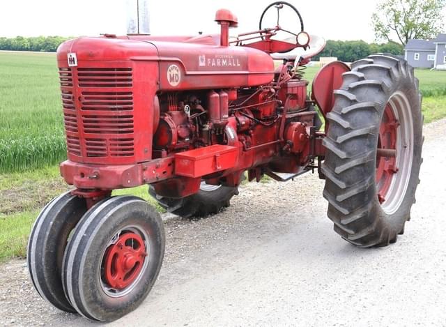 Image of Farmall Super MD equipment image 2