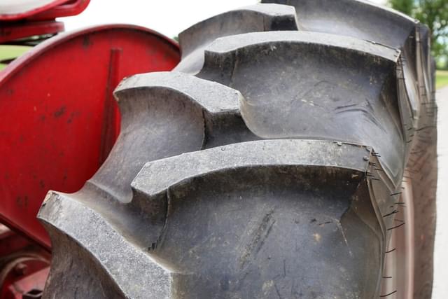 Image of Farmall Super MD equipment image 3
