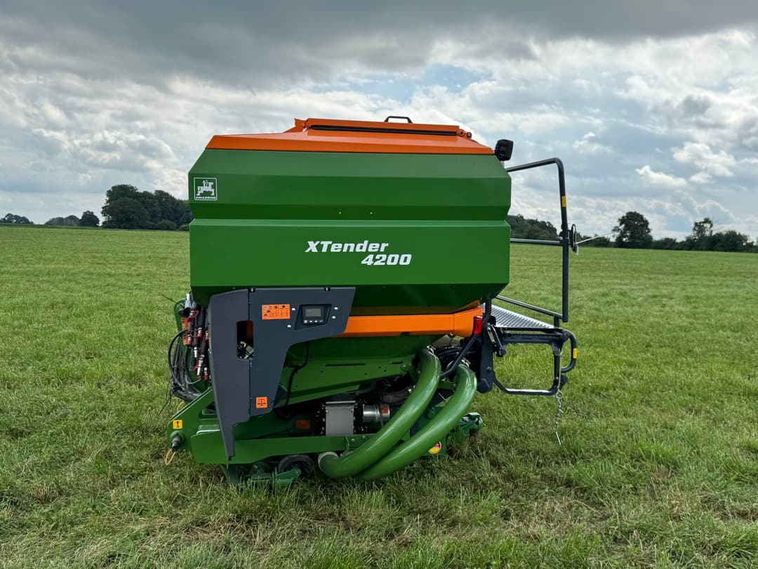 Image of Amazone Heckanbaubehaelter XTender 4200 Primary image