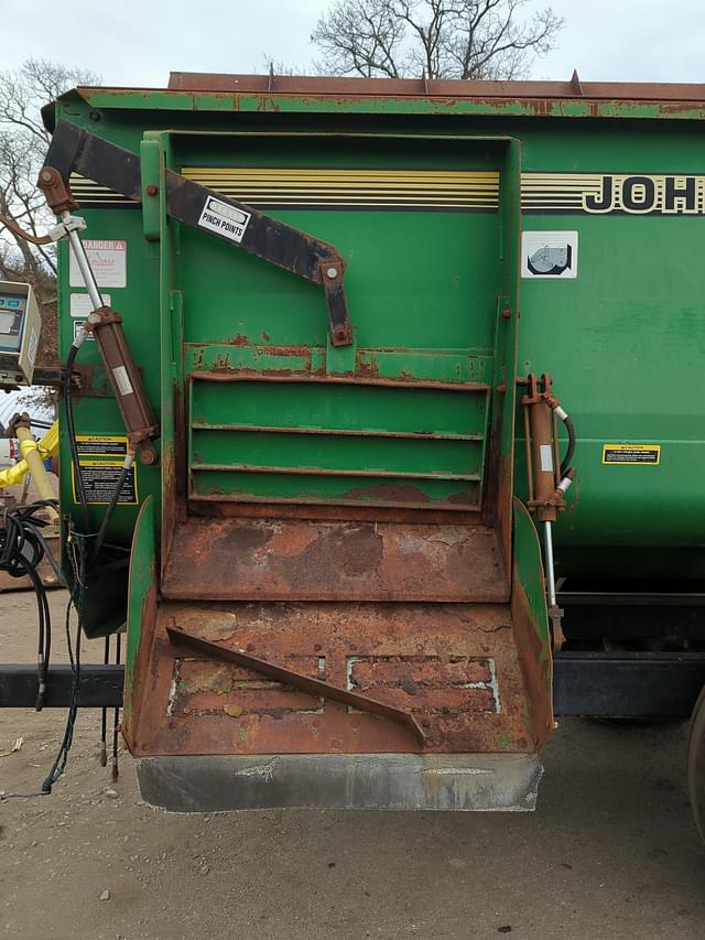 Image of John Deere 127 equipment image 4