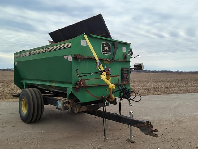 Image of John Deere 127 equipment image 1