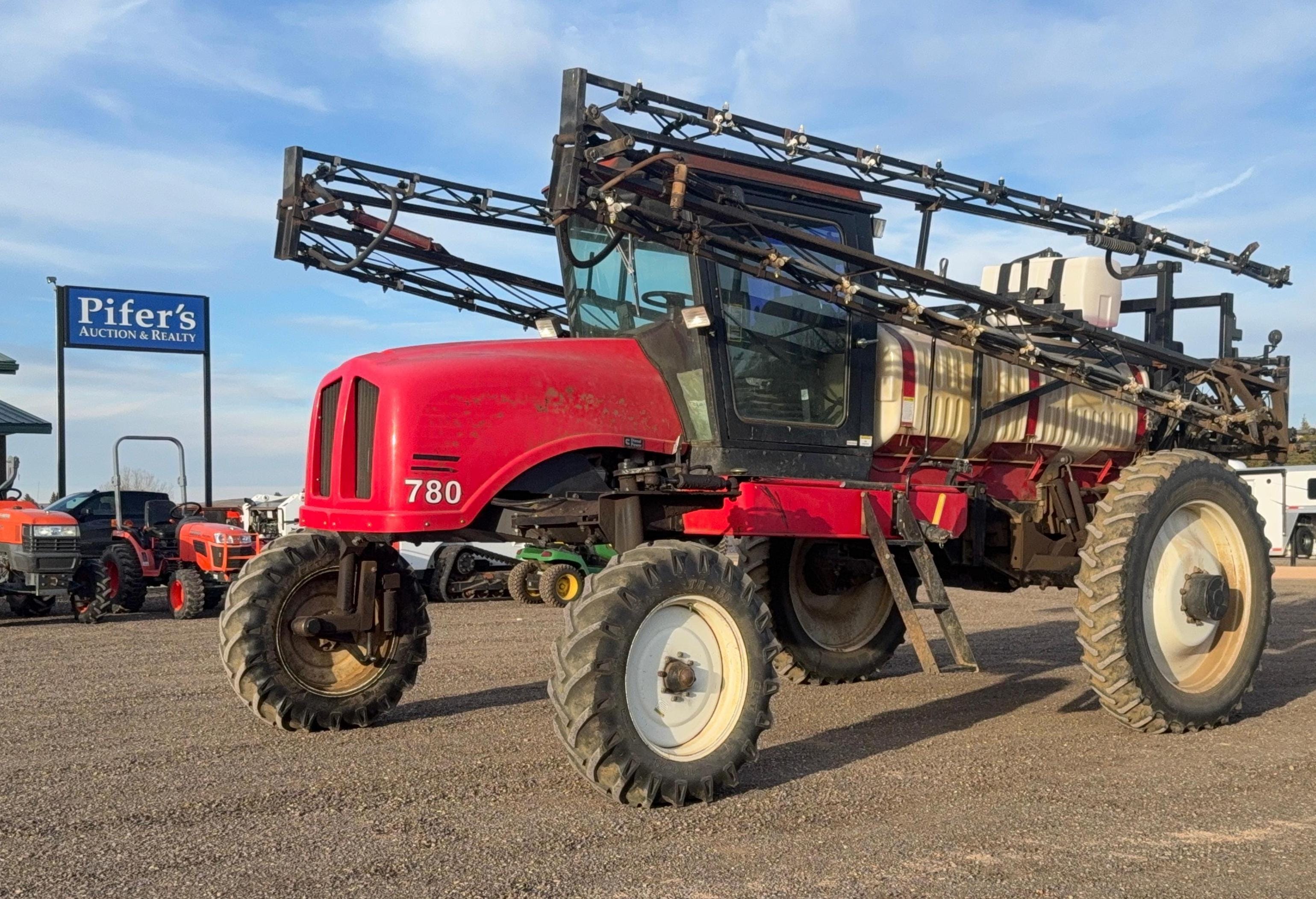 Apache 780 Equipment Image0