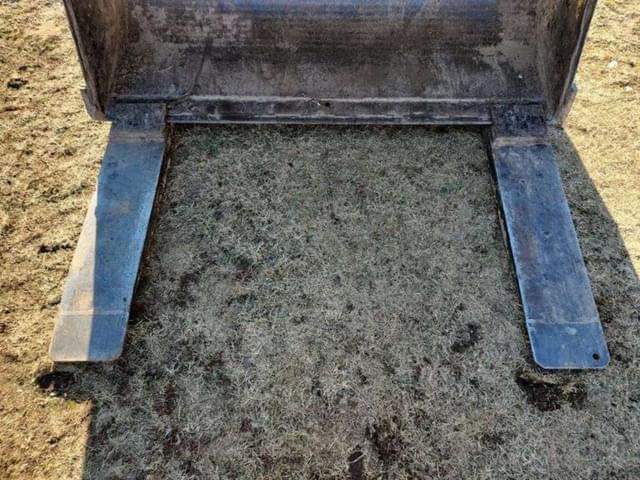 Image of Ford 4000 equipment image 3