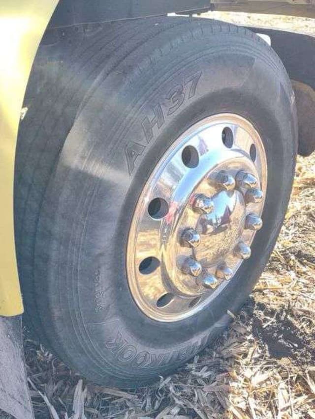 Image of International 4900 equipment image 4