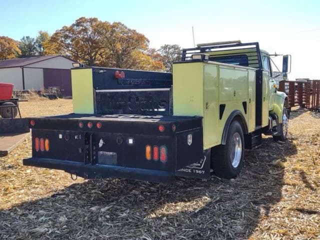 Image of International 4900 equipment image 2