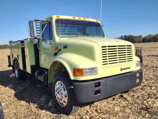 Image of International 4900 equipment image 1