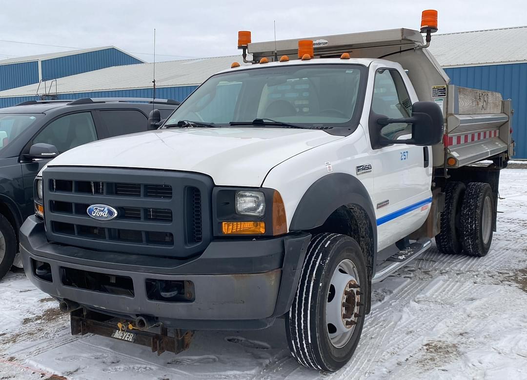 Image of Ford F-450 Primary image