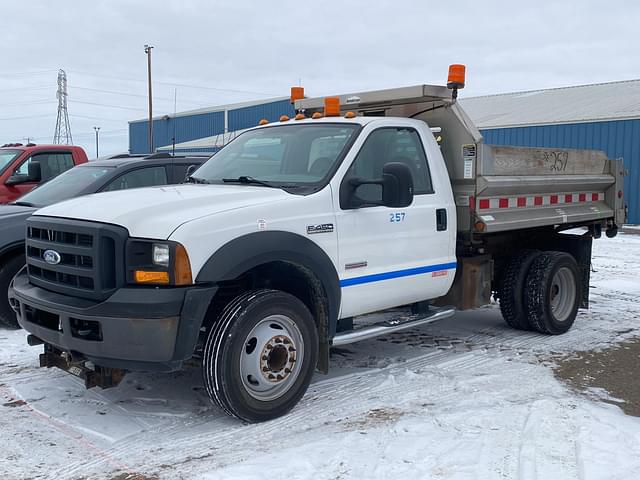 Image of Ford F-450 equipment image 2