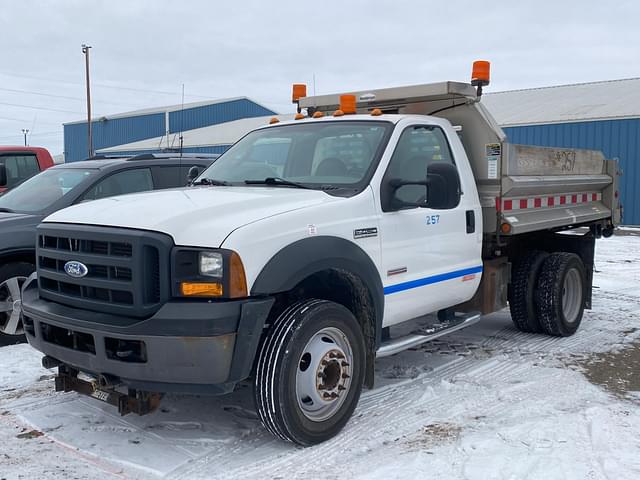 Image of Ford F-450 equipment image 3