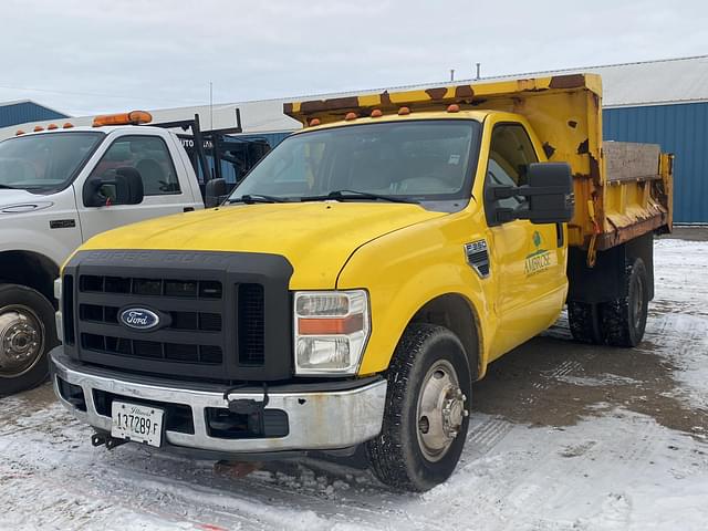 Image of Ford F-350 equipment image 1