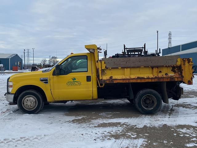 Image of Ford F-350 equipment image 3