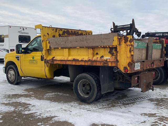 Image of Ford F-350 equipment image 4