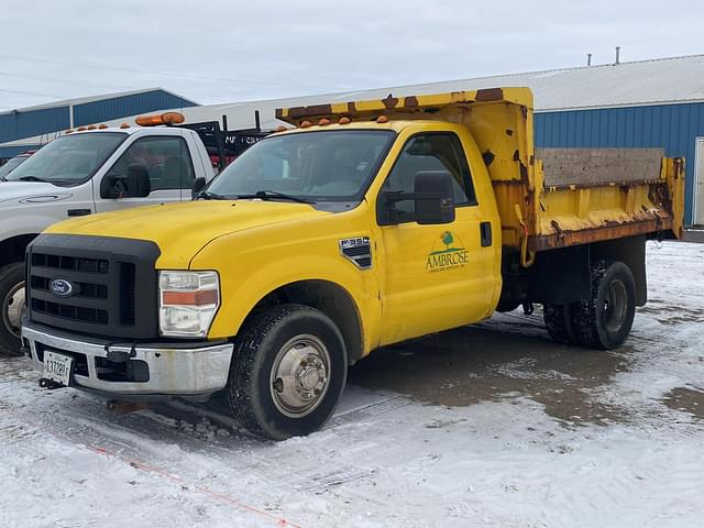 Image of Ford F-350 equipment image 2