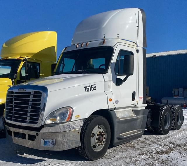 Image of Freightliner Cascadia equipment image 2