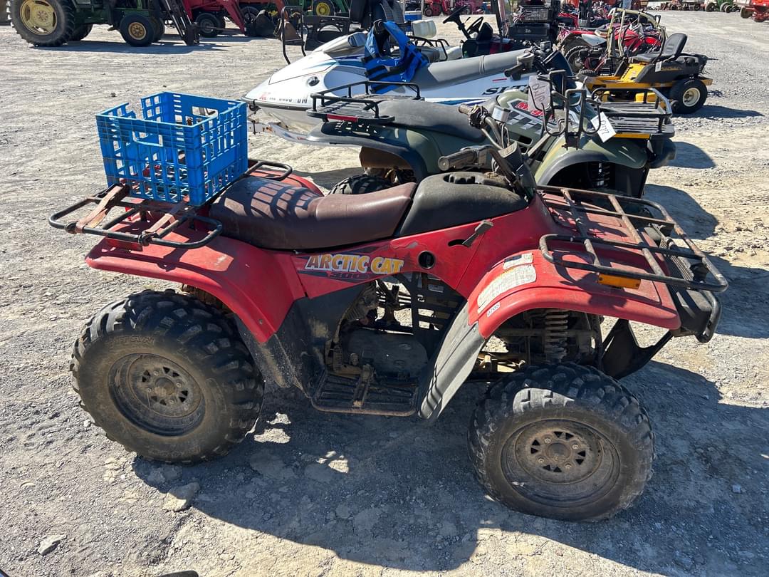Image of Arctic Cat 300 Primary image