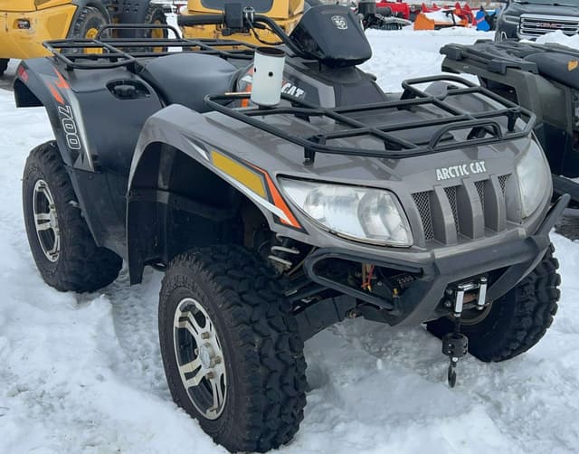 Image of Arctic Cat 700 equipment image 3