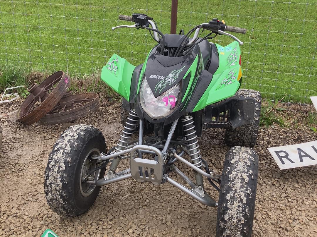 Image of Arctic Cat DVX400 Image 0