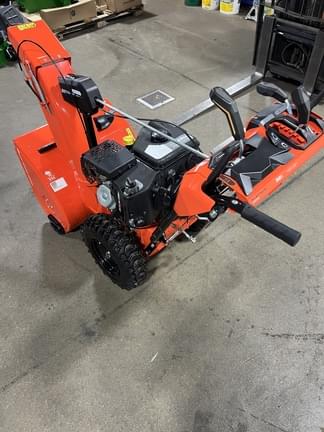Image of Ariens Platinum 24 SHO equipment image 2