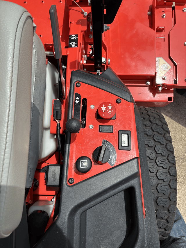 Image of Ariens APEX52 equipment image 4