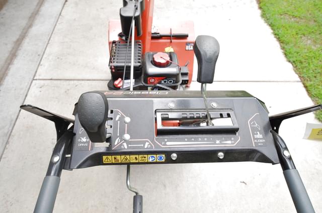 Image of Ariens Classic 24 equipment image 4