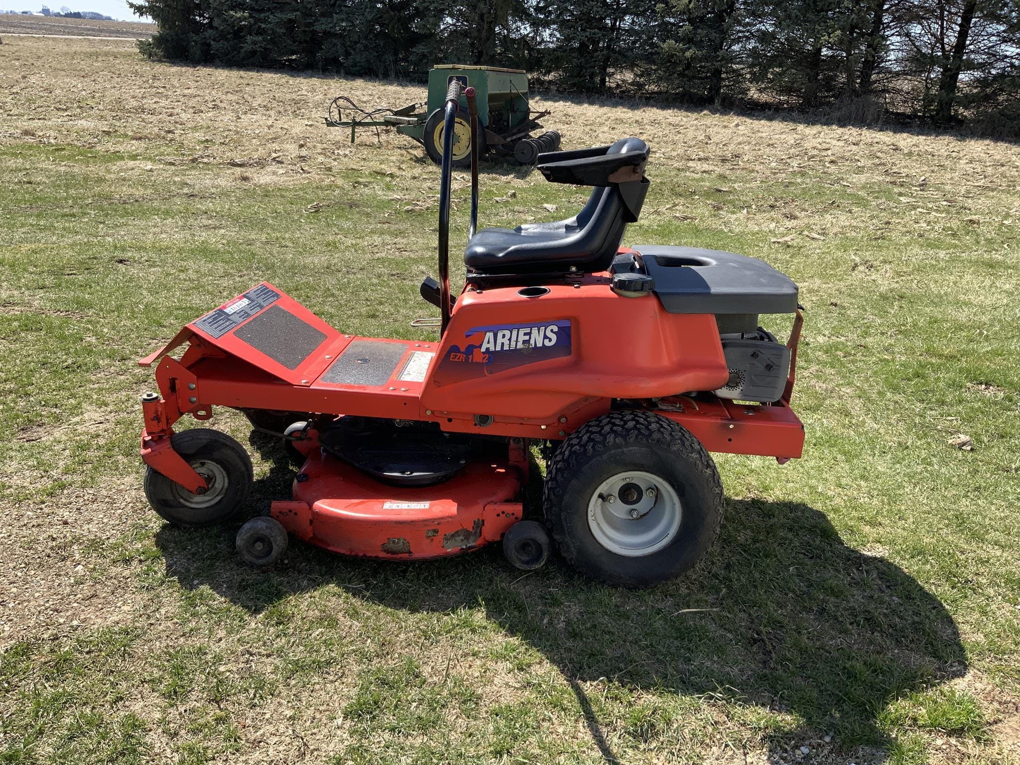 Ariens EZR 1742 Equipment Image0
