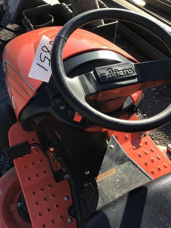 Image of Ariens Sierra 1540H equipment image 4