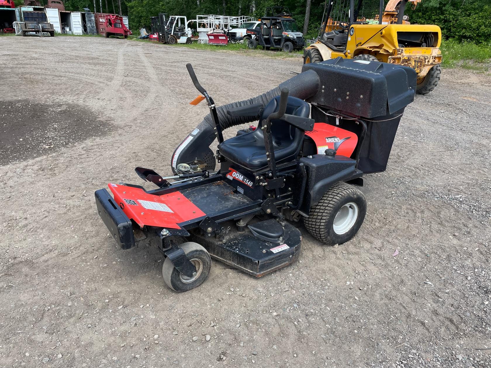 Ariens ZOOM 1540 Equipment Image0