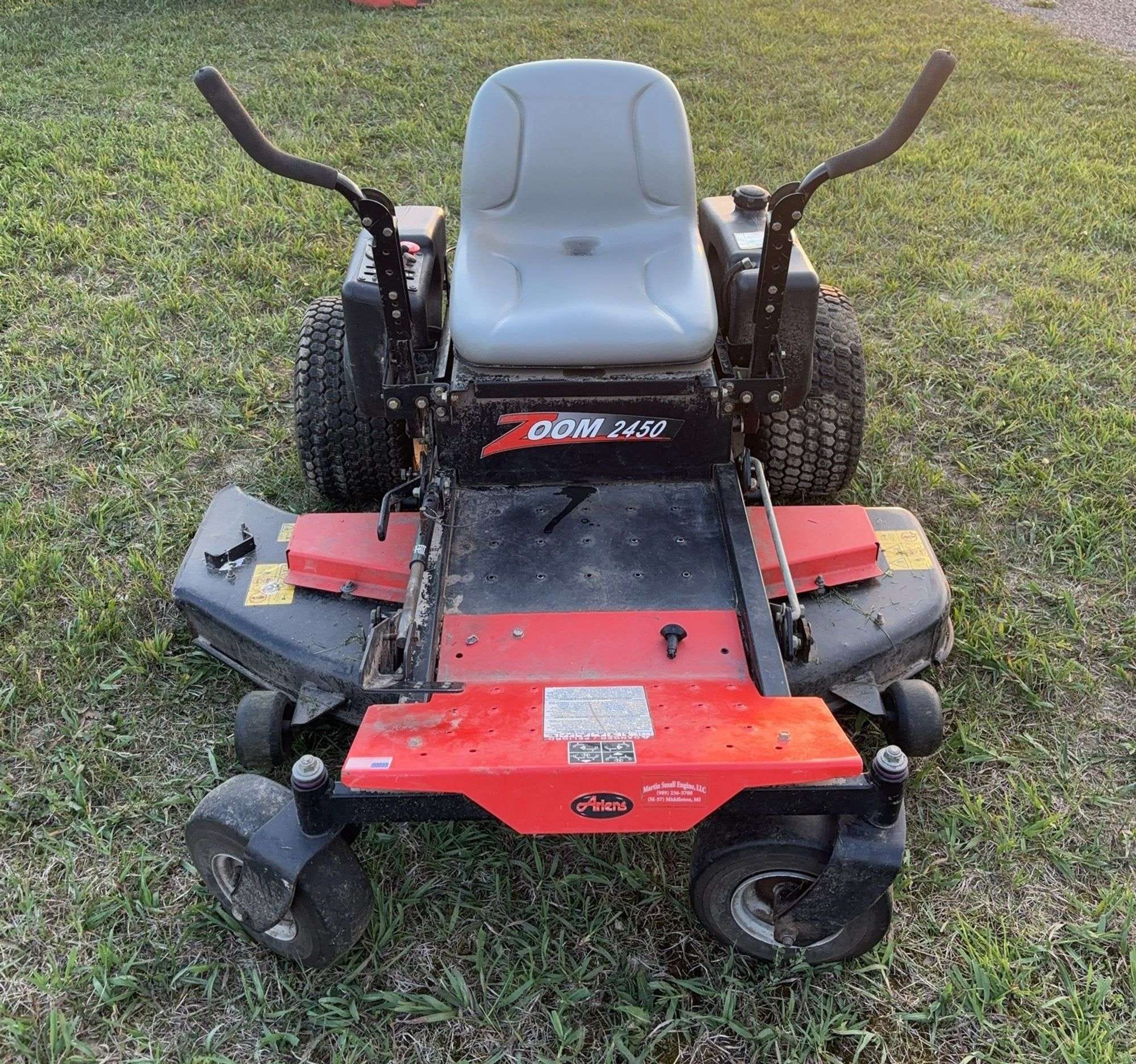 Ariens Zoom 2450 Equipment Image0