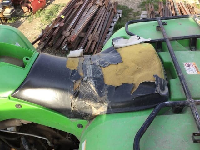 Image of Arctic Cat 400 equipment image 3