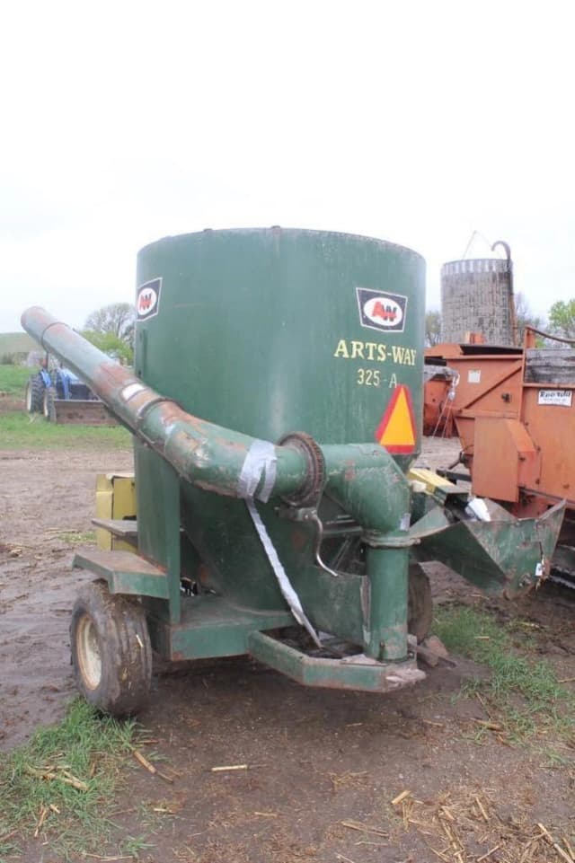 Image of Art's Way 325A equipment image 2