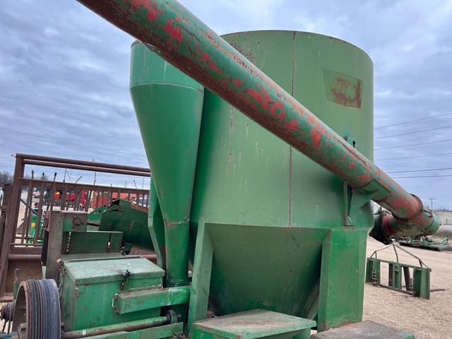 Image of Art's Way 420 equipment image 4