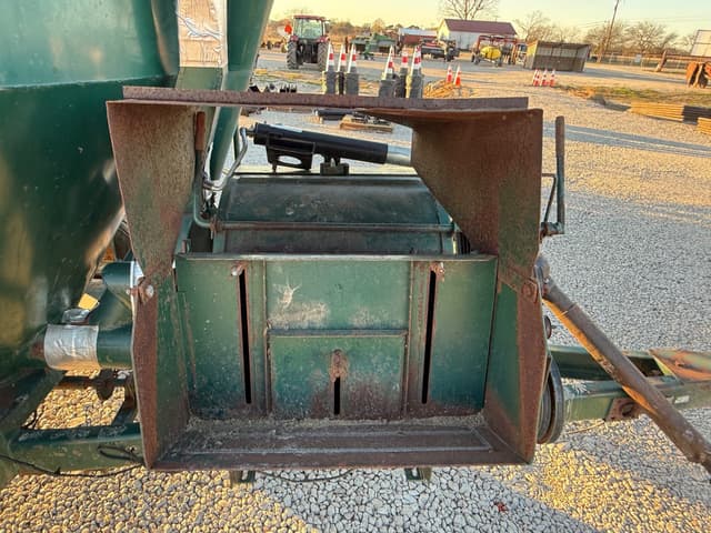 Image of Art's Way 450 equipment image 2