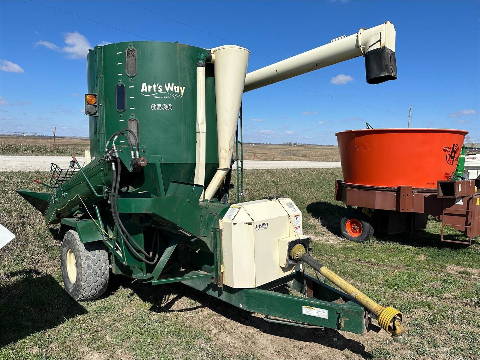 2017 Art's Way 6530 Equipment Image0