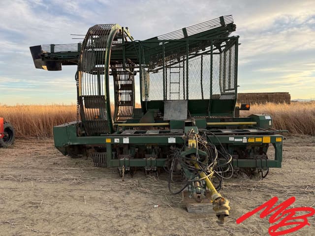 Image of Art's Way 690 equipment image 1