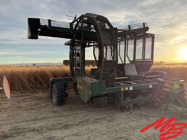 Image of Art's Way 690 equipment image 2