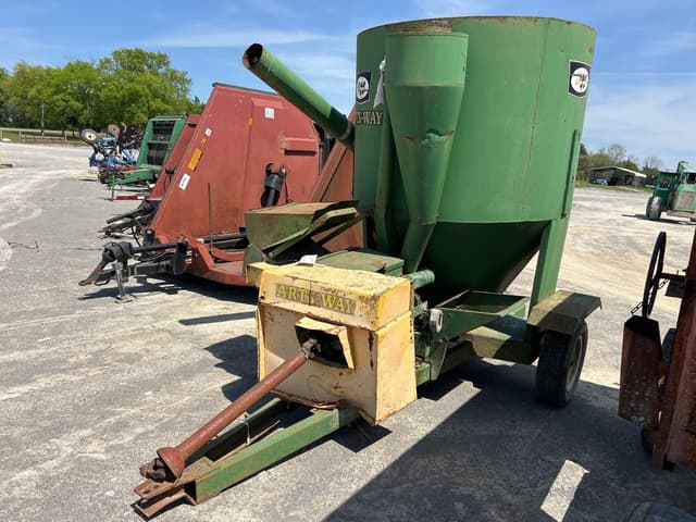 Image of Art's Way 425 equipment image 2