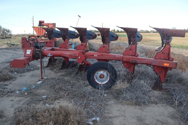 Image of Art's Way 166 equipment image 1