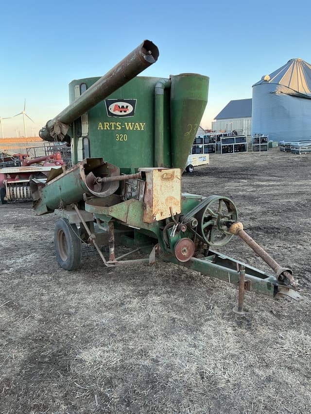 Image of Art's Way 320 equipment image 1