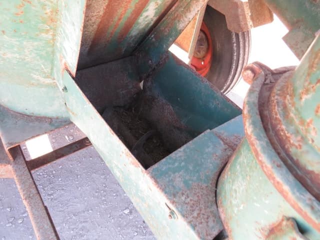 Image of Art's Way 400 equipment image 4