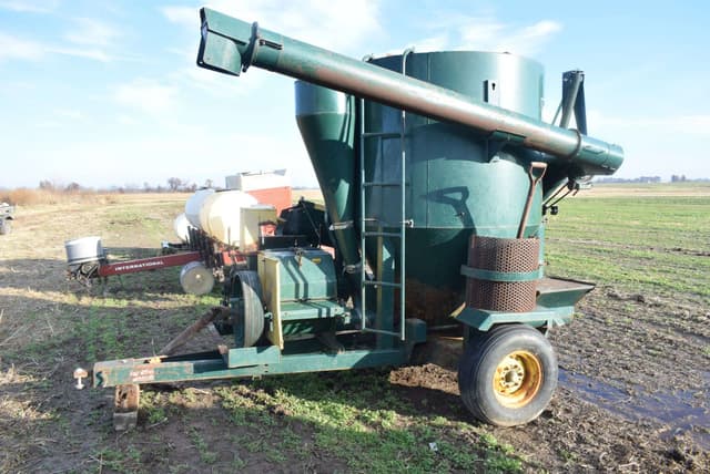 Image of Art's Way 450 equipment image 1