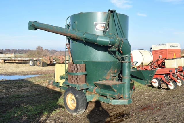 Image of Art's Way 450 equipment image 2