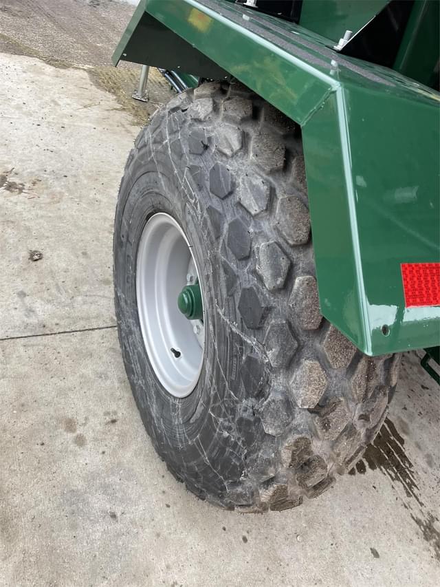 Image of Art's Way 6140 equipment image 4