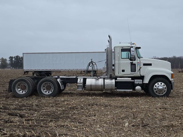 Image of Mack CHU613 equipment image 2